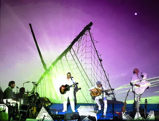 Performance des Sans-Pattes et de Sébastien Tellier au Festival Fernande.