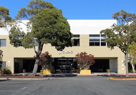 Le siège social de Gilead Sciences situé au 333 Lakeside Drive à Foster City, en Californie.