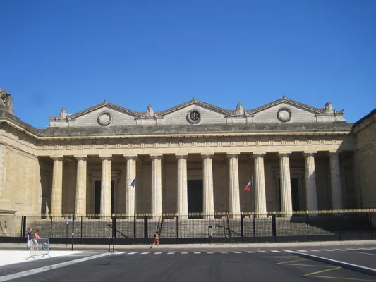 Le palais de justice de Bordeaux (cour d'appel), édifice néoclassique de l'architecte Thiac datant de 1846.