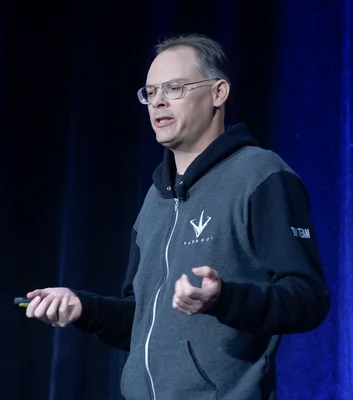 Tim Sweeney s'exprimant lors d'une conférence.