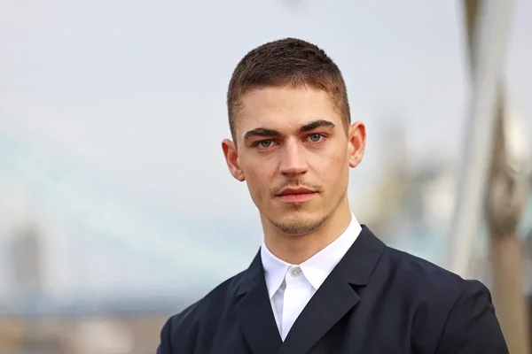 Hero Fiennes Tiffin, acteur principal de la série Young Sherlock.