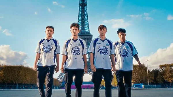 L'équipe Gentle Mates en uniforme officiel devant la Tour Eiffel à Paris.