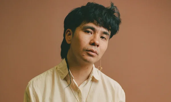 Le romancier Ocean Vuong.