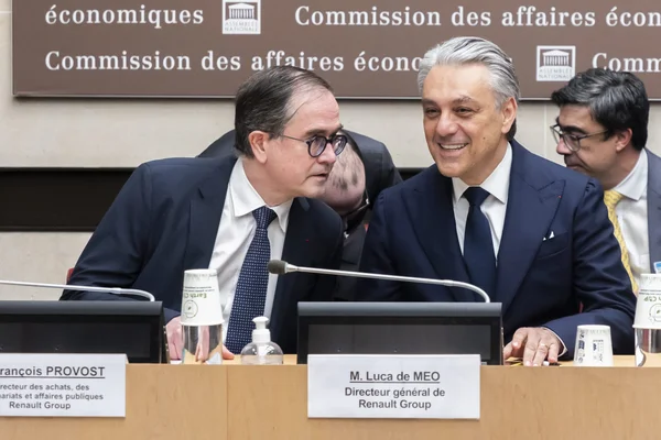 François Provost et Luca de Meo lors d'une audition de la Commission des affaires économiques.