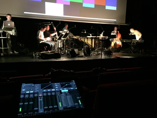 Le compositeur Hervé Postic et le chef d'orchestre Fabrice Kastel lors d'un ciné-concert en mai 2016.
