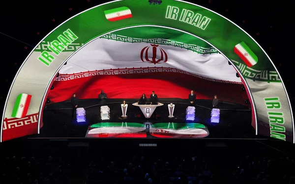 Décor officiel aux couleurs de l'Iran lors d'une cérémonie liée à l'équipe nationale de football.