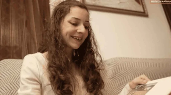 Entrée du bâtiment 'Ciutat de la Justícia' avec une voiture de police.