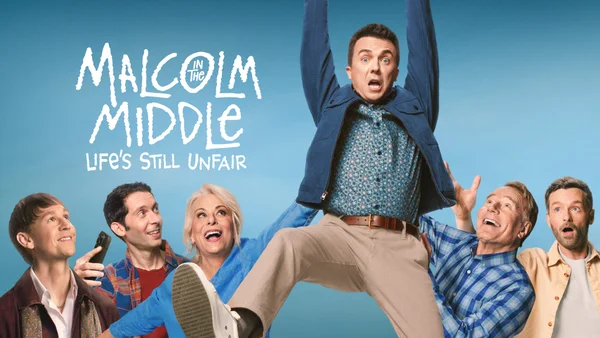 Affiche de 'Malcolm in the Middle: Life's Still Unfair' avec le personnage principal porté par sa famille.