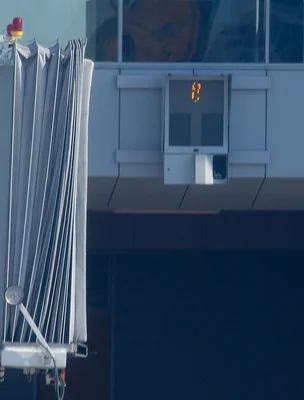 Vue d'un avion roulant vers la piste 27 à l'aéroport de Sofia