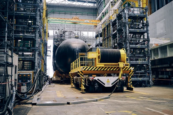 Sortie du hall de construction du SNA De Grasse.