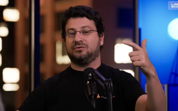 Jean-Baptiste Kempf s'exprime au micro lors d'une conférence ou interview.