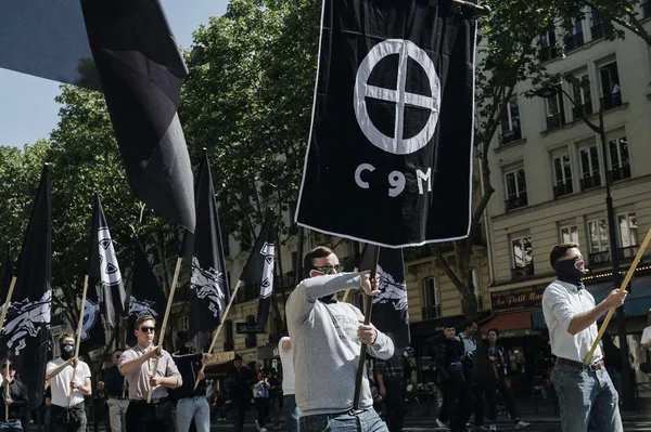 Le « Comité du 9-Mai » manifeste dans les rues de Paris