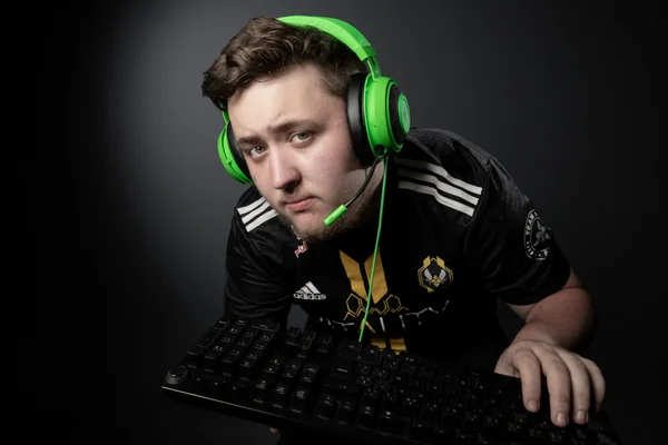 Le joueur Mathieu Herbaut, sacré meilleur joueur au monde, à son poste.