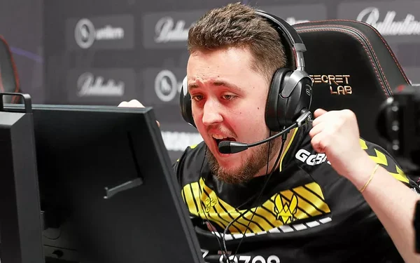 Mathieu ZywOo Herbaut, champion du monde de Counter-Strike, en action.