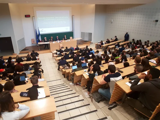 Débat entre Richard Ferrand, Président de l'Assemblée nationale et les étudiants de l'UPEC droit animé par le Professeur Anne Levade