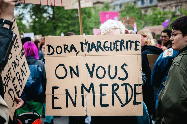Manifestation pour défendre les droits des personnes transgenres à Paris, le 5 mai 2024.