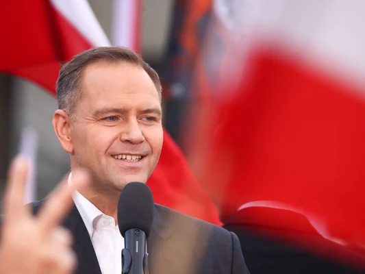 Élection présidentielle en Pologne : qui est Karol Nawrocki, le nationaliste et conservateur qui a remporté la victoire ?