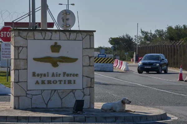 Entrée de la base de la Royal Air Force d'Akrotiri à Chypre.