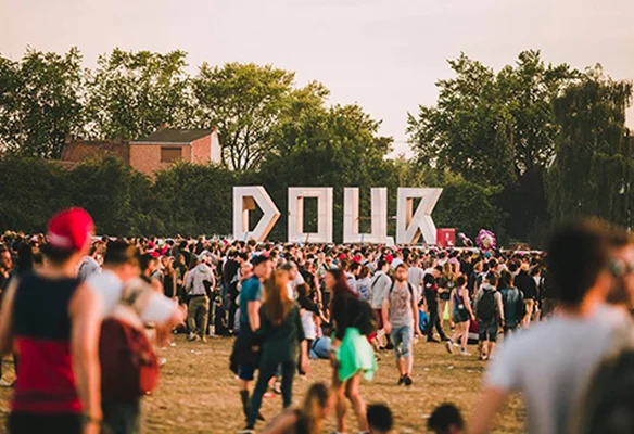 Le groupe Biohazard performant sur scène lors du Dour Festival en 2003.