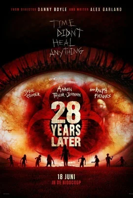 Affiche du film dominée par un œil rouge stylisé et un symbole biohazard.
