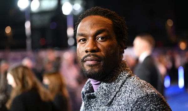 Yahya Abdul-Mateen II aperçu lors d'un événement.