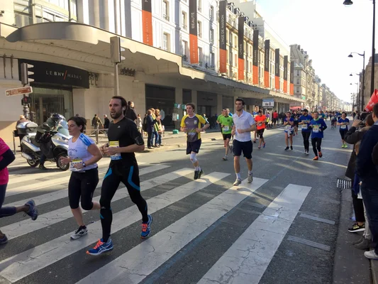 Semi-marathon de Paris, au niveau du km 8 à l'hôtel de ville.