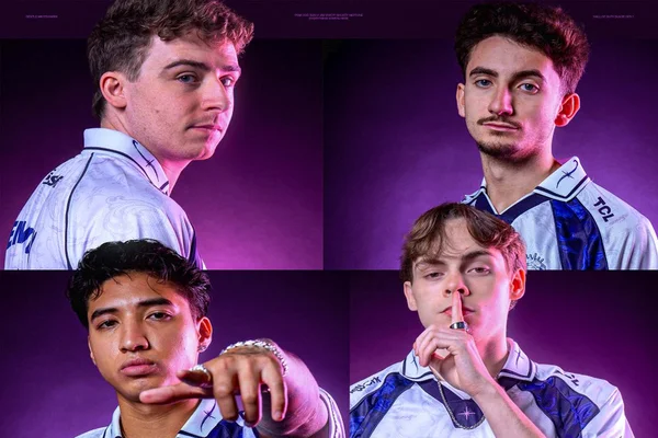 Les membres de Gentle Mates posant fièrement avec leurs maillots après leur victoire sur Black Ops 7.