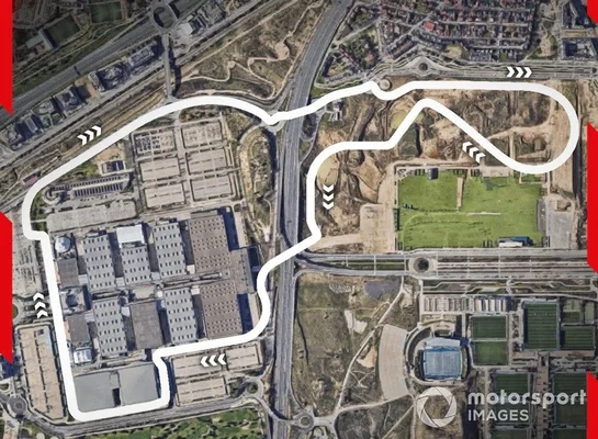 Le tracé du futur circuit de Madrid vu du ciel, intégré au tissu urbain avec ses zones industrielles et espaces verts.