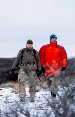 Le roi du Danemark annonce sa visite au Groenland lors d'une conférence.