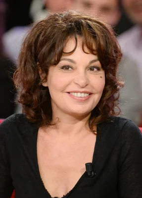 Isabelle Mergault en plateau télévisé.