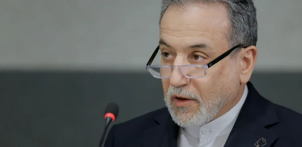 Un responsable iranien annonçant de bons progrès dans les pourparlers nucléaires.