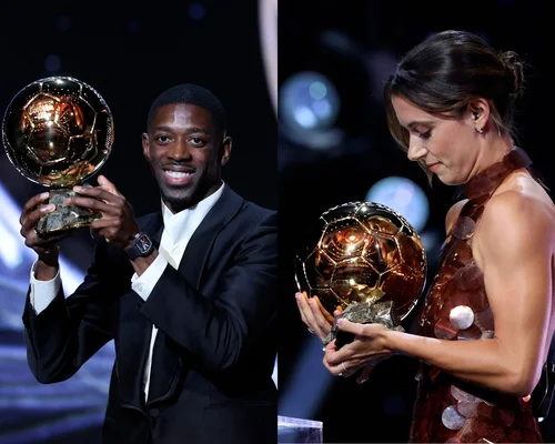 Deux lauréats posant ensemble avec leur trophée du Ballon d'Or.