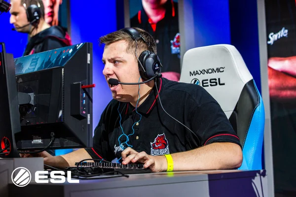 Le joueur matty en action lors d'un tournoi ESL.