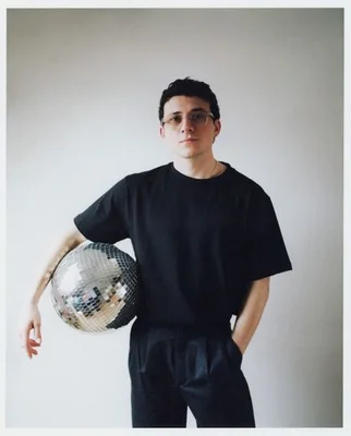 Louis Cattelat déclare son amour à La Grande-Motte avant son spectacle à Montpellier