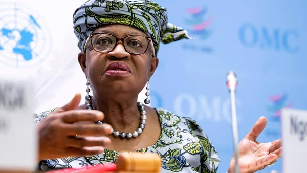 Ngozi Okonjo-Iweala s'exprimant lors d'une réunion sur la réforme de l'OMC.