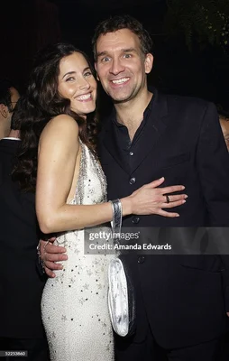 L'actrice Rachel Shelley et Matthew Parkhill posent ensemble lors d'un événement.