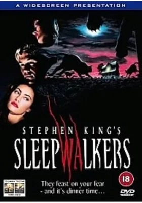 Pochette DVD de Stephen King's Sleepwalkers présentant un design d'horreur avec des silhouettes et le slogan Ils se nourrissent de votre peur.