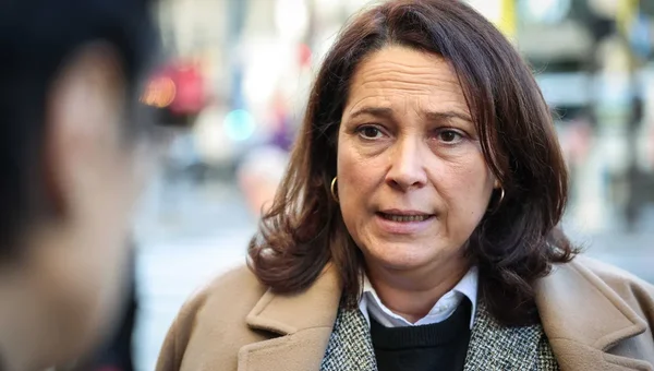 Marina Ferrari en ville après sa nomination.