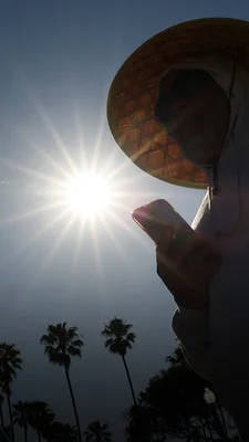 Une infographie comparant les températures océaniques moyennes sur plusieurs décennies.