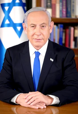 Benjamin Netanyahu assis dans son bureau