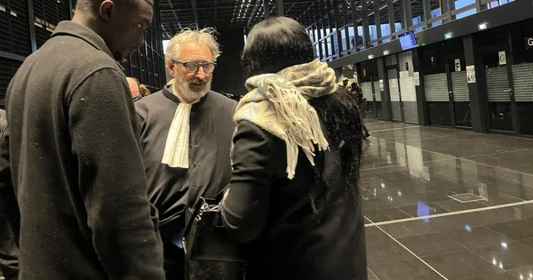 Fresque commémorative à la mémoire d'Aboubacar Fofana mentionnant la condamnation du CRS à 7 ans de prison.