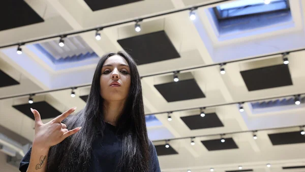 Ambre se confie lors d'une interview.