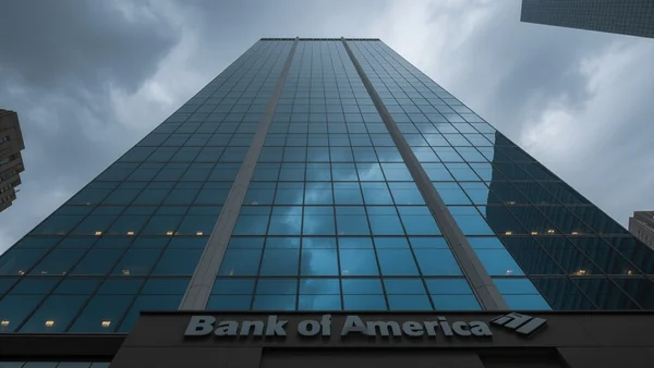 Façade imposante d'un gratte-ciel de la Bank of America à New York, photographié en contre-plongée sous un ciel gris et menaçant, reflets froids sur la surface vitrée