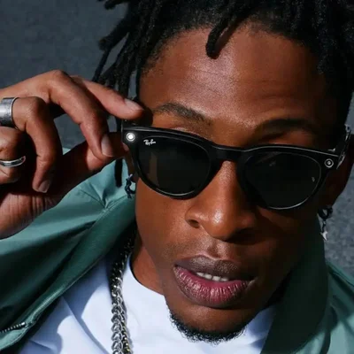 Utilisateur portant les lunettes intelligentes Ray-Ban Meta