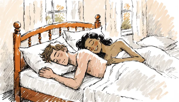 Couple nu allongé côte à côte dans un lit, l'homme s'endort paisiblement, la femme encore éveillée à côté de lui, lumière douce de fin d'après-midi filtrant par les rideaux