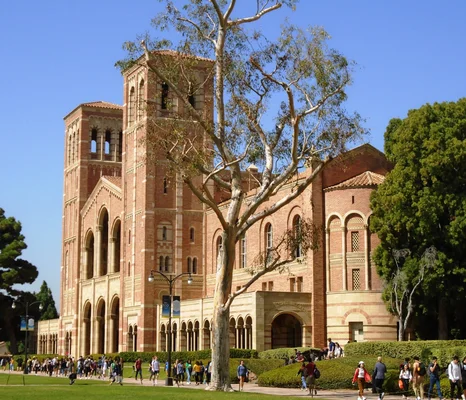 Le bâtiment Royce Hall sur le campus Westwood de l'Université de Californie à Los Angeles.