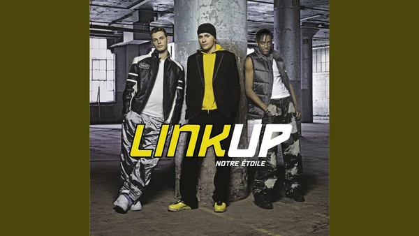 Lionel Tim, ex-membre du groupe Linkup, en studio pour une interview télévisée.