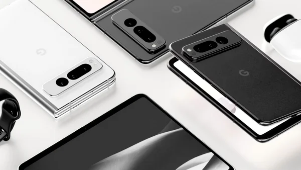 Une gamme d'appareils Google incluant téléphones, tablette, montre et écouteurs.