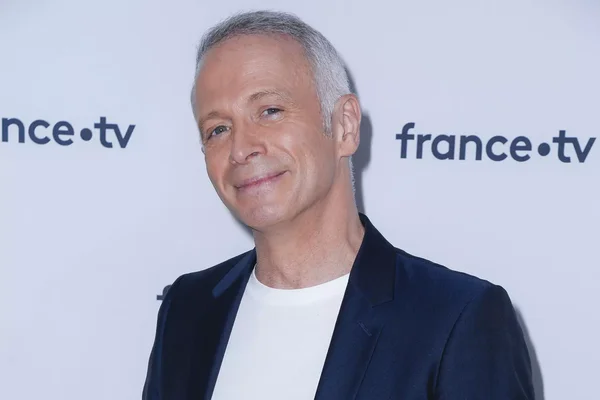 Samuel Etienne posant pour france.tv.