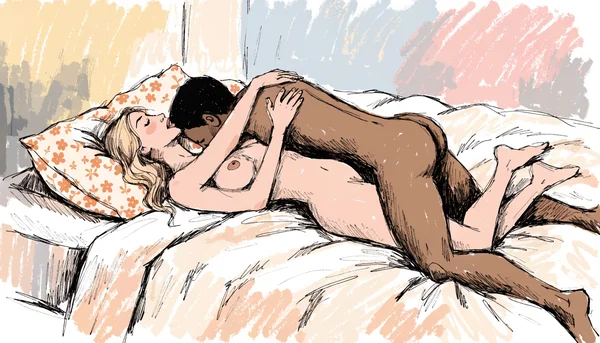 Pénétration vaginale en position missionnaire, homme et femme enlacés sur un lit, la femme mains dans le dos de son partenaire